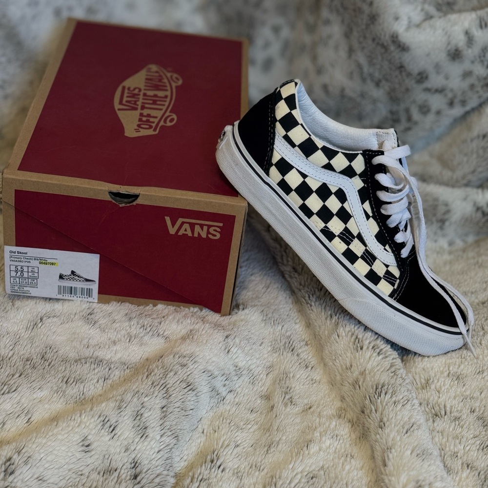 Vans Old Skool Mens 5.5 Women7.0 Black and White Checkered Sneakers